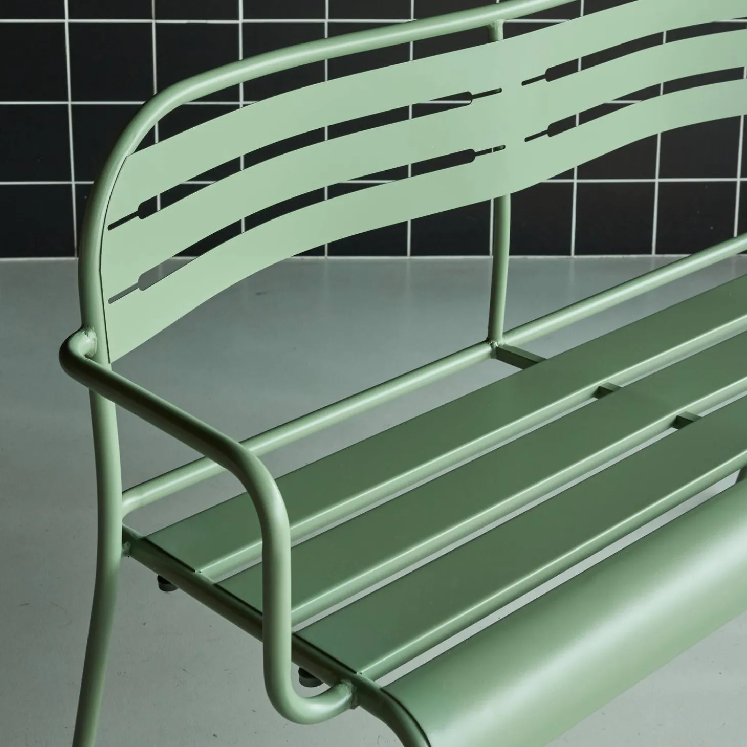 Outdoor steel 2-seater bench
