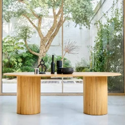Oval dining table in rubberwood and oak veneer for 8 seats