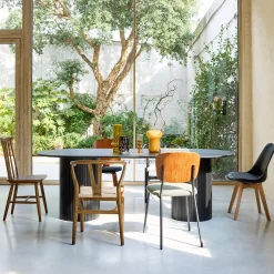 Oval dining table in rubberwood and oak veneer for 8 seats