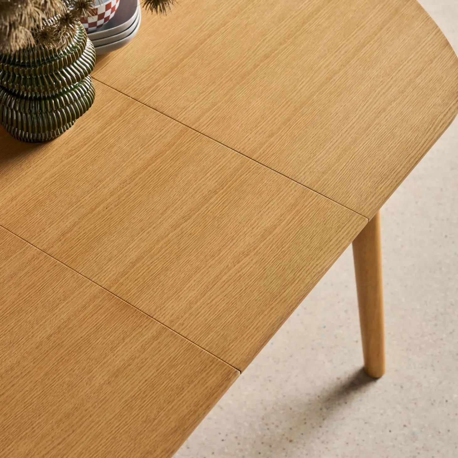 Oval extendable dining table rubberwood and oak veneer 4-6 seats