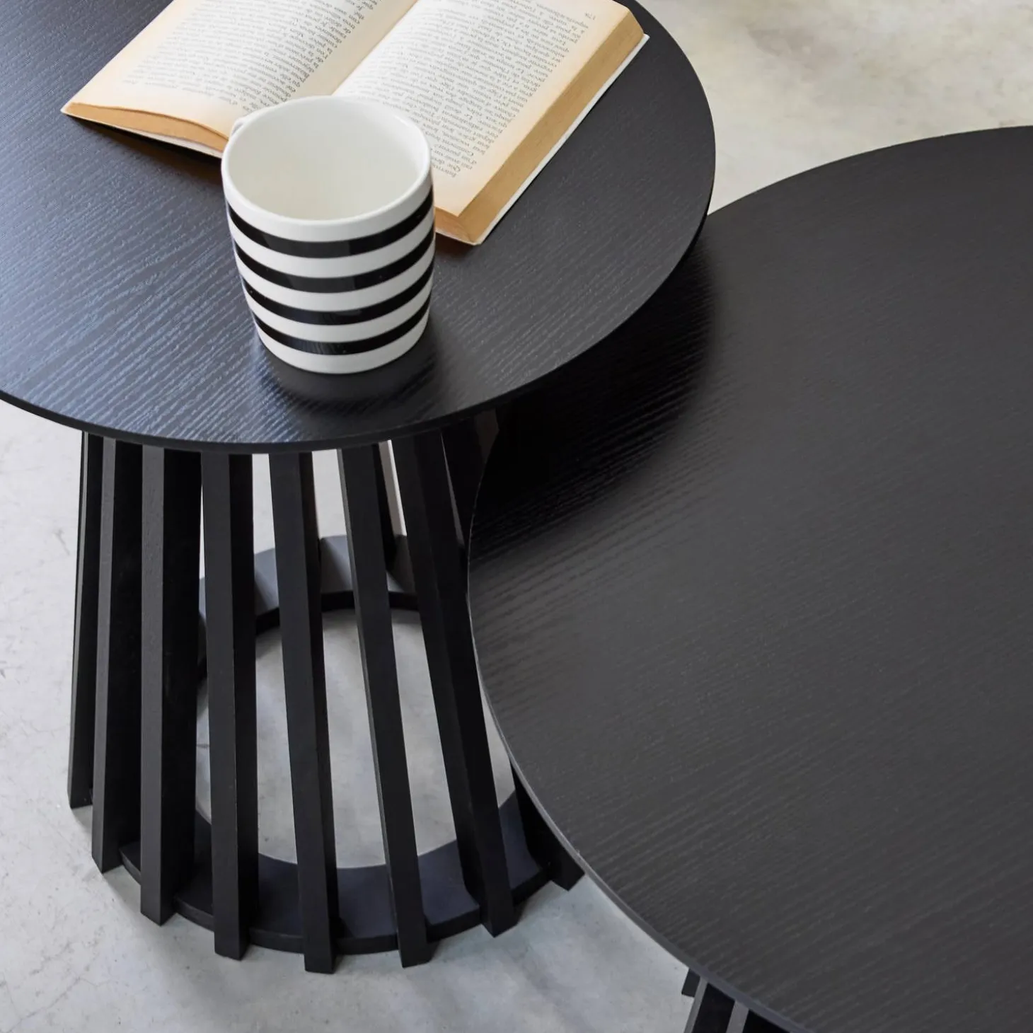 Pair of round wooden-effect coffee tables, 40cm and 60cm