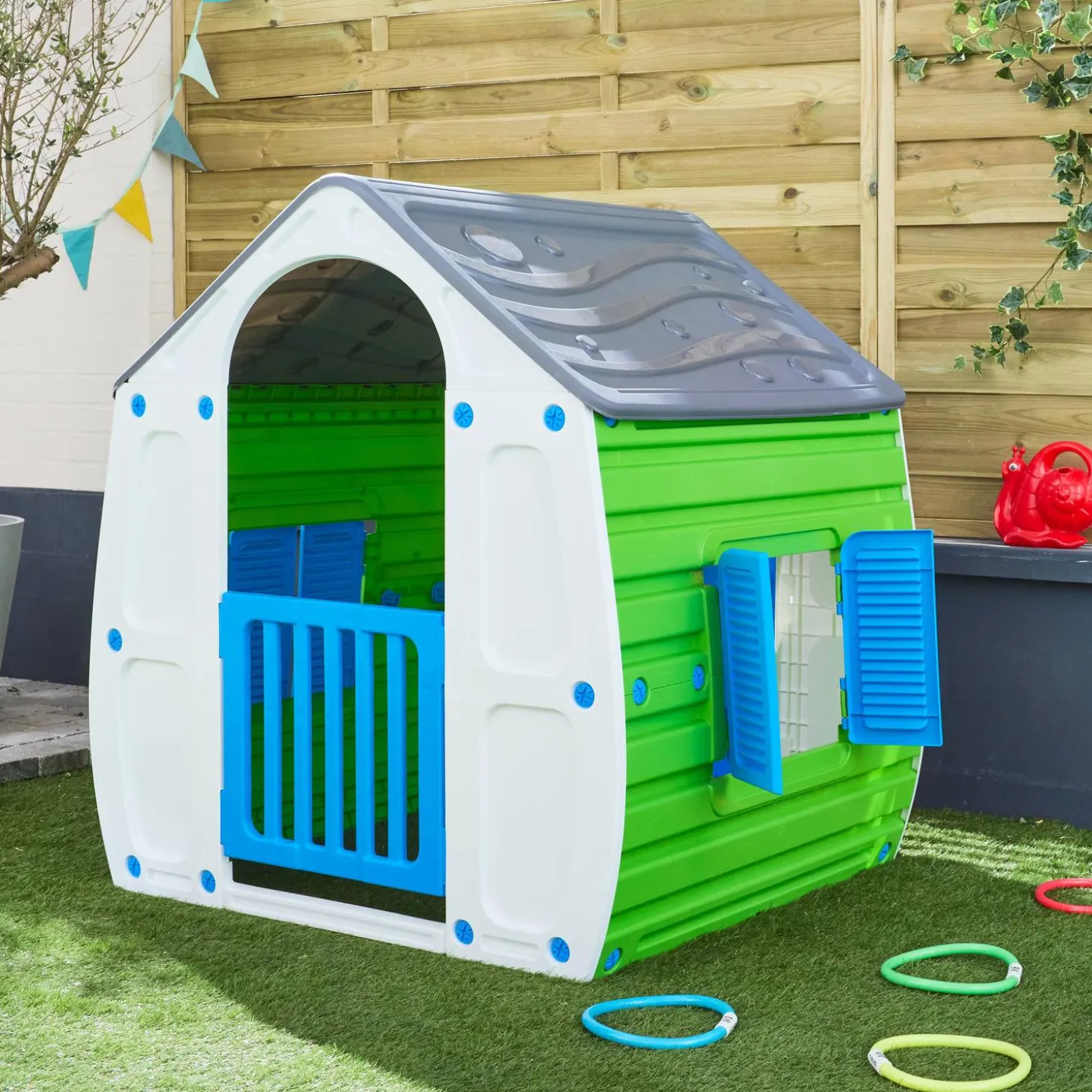 Plastic children's hut