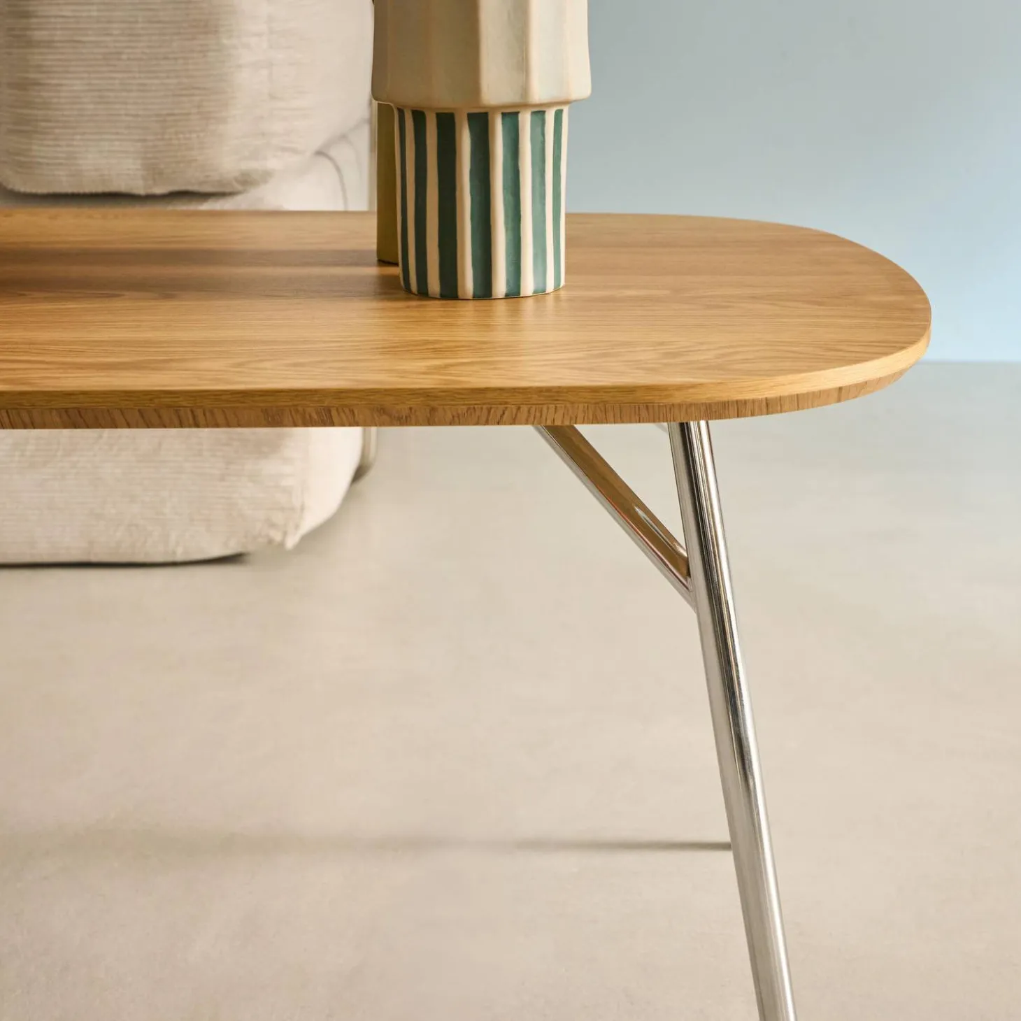 Rectangular coffee table with chrome legs and wood decor