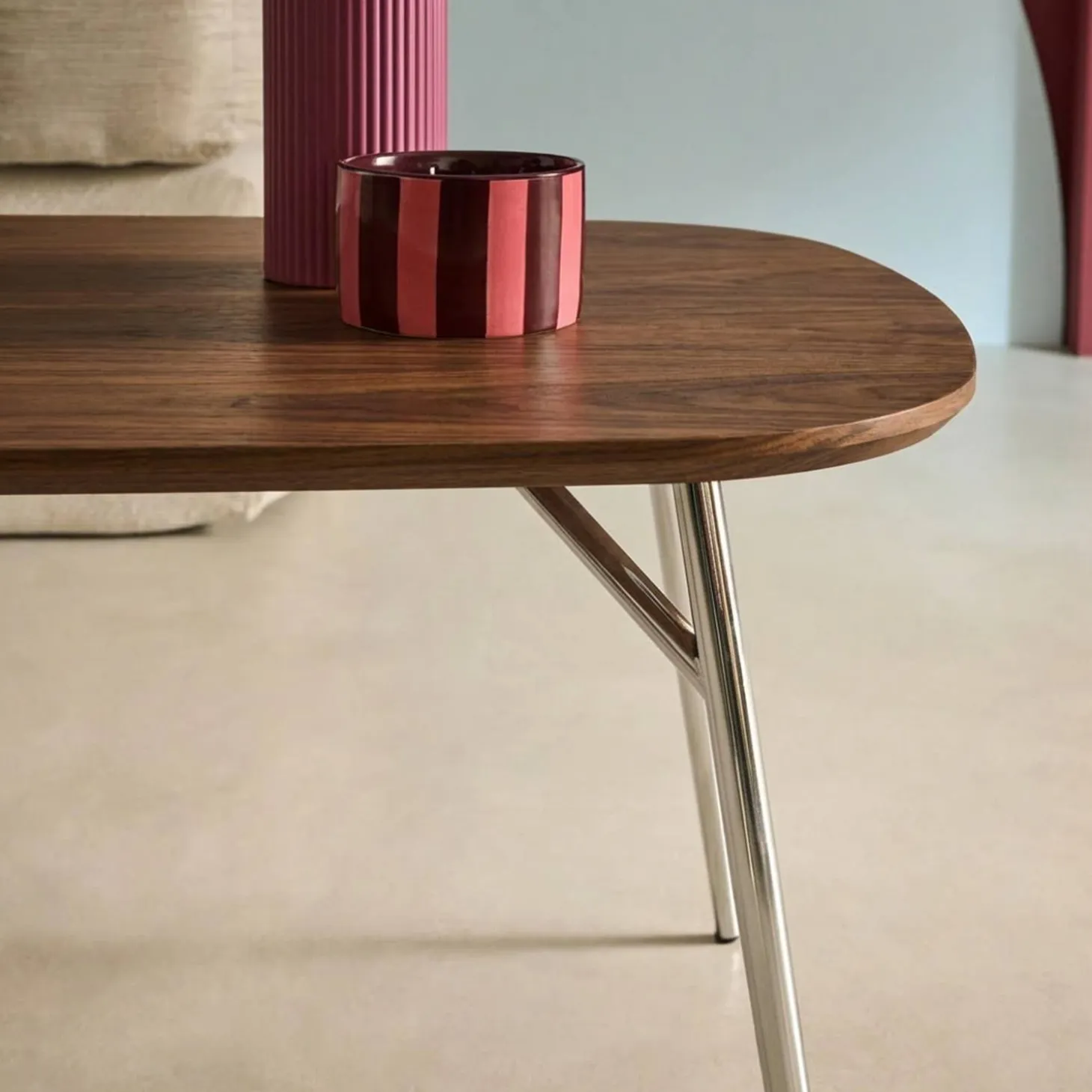 Rectangular coffee table with chrome legs and wood decor