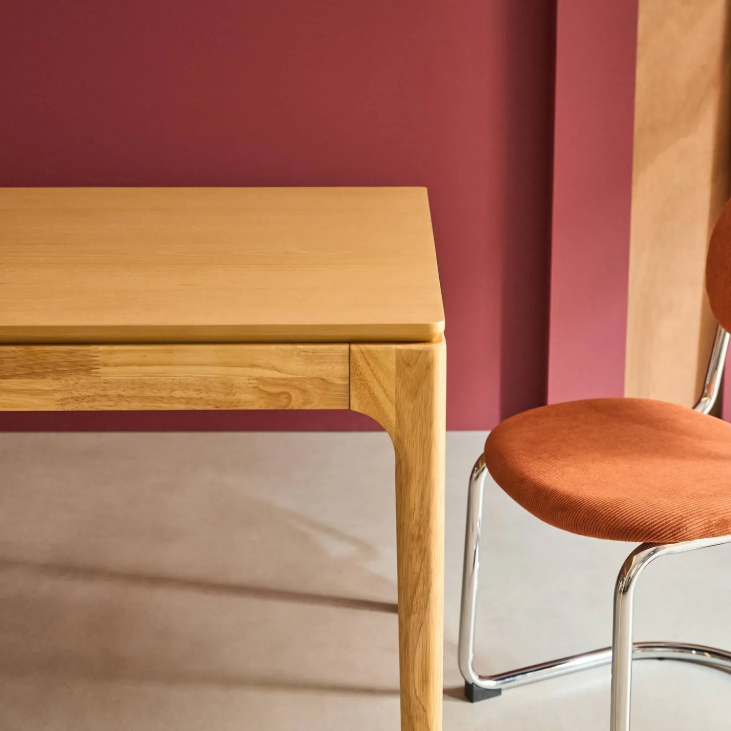 Rectangular dining table in hevea wood and ash veneer, seats 6