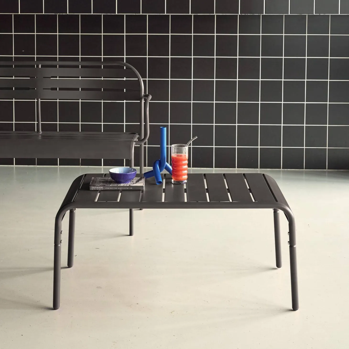 Rectangular steel garden coffee table