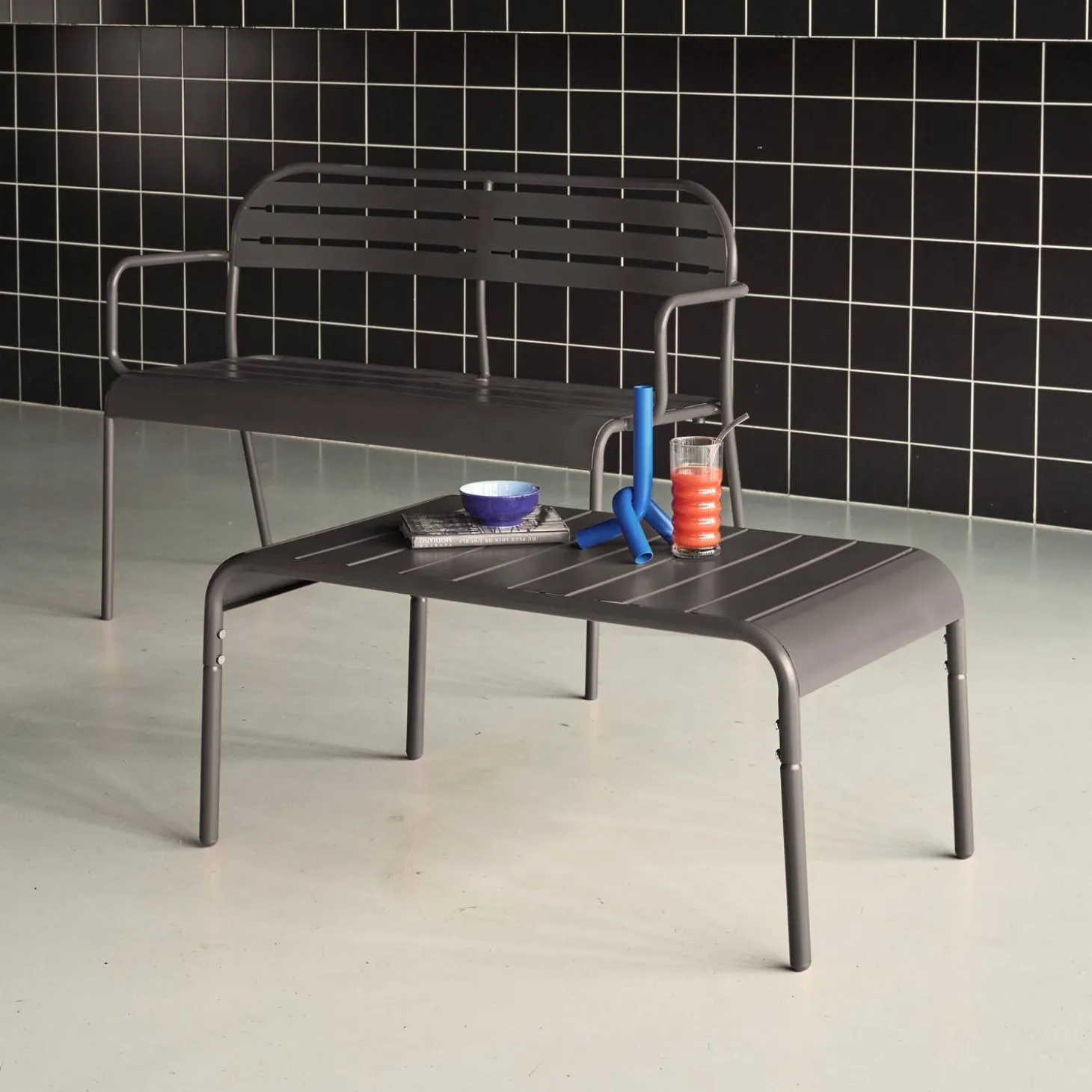 Rectangular steel garden coffee table