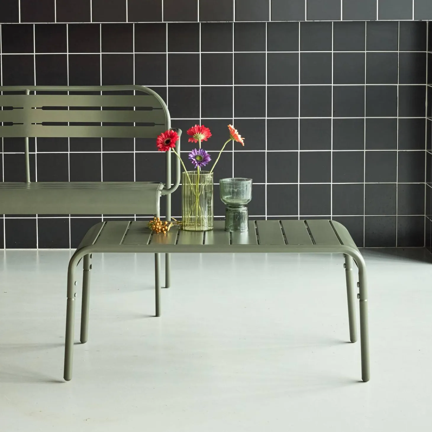 Rectangular steel garden coffee table