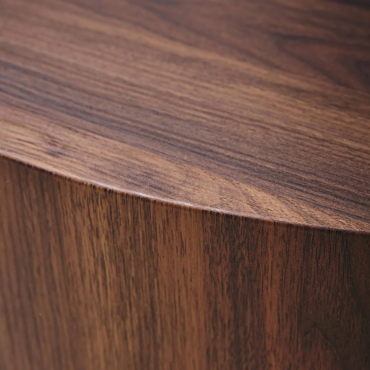 Round coffee table