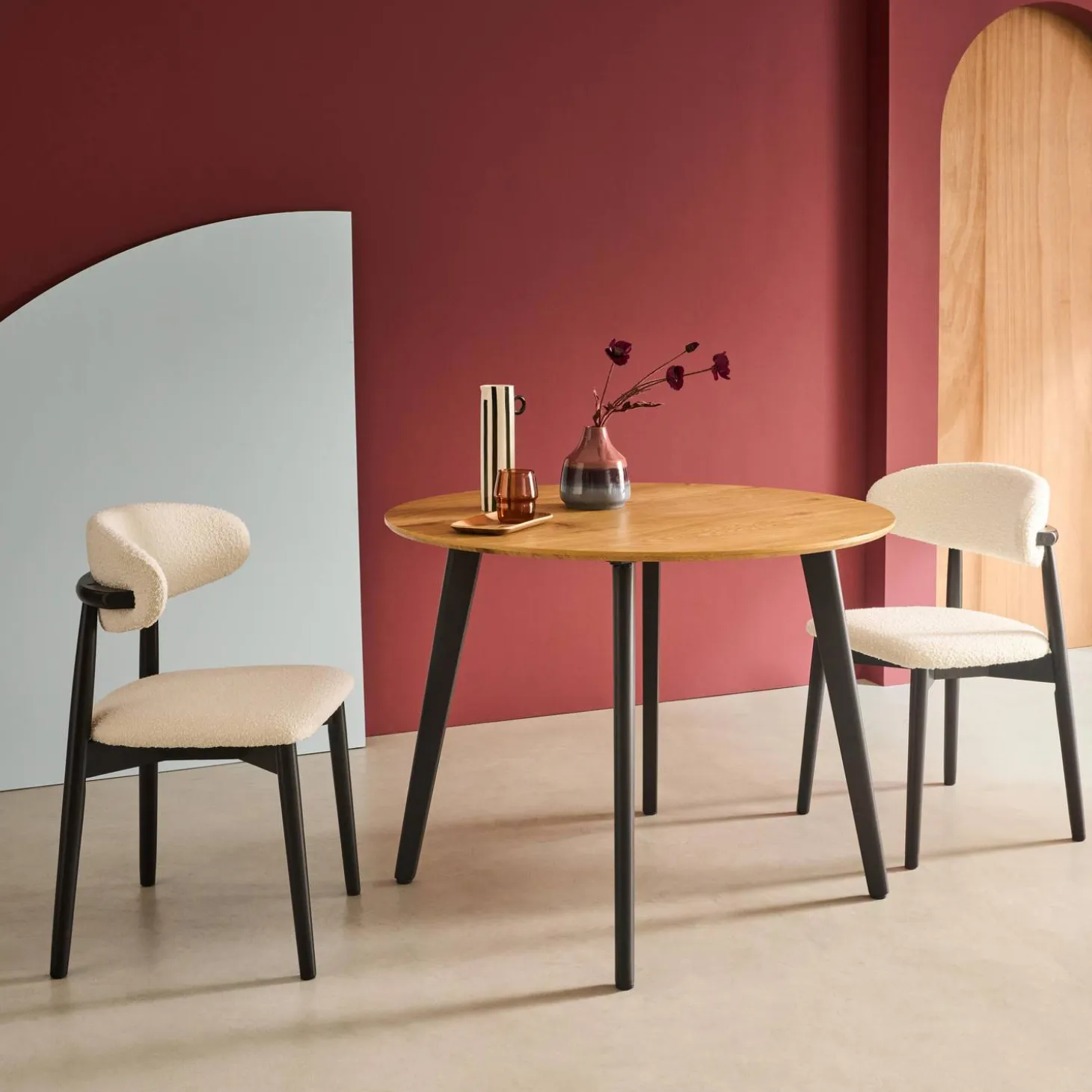 Round dining table wood effect black metal legs 4-seater