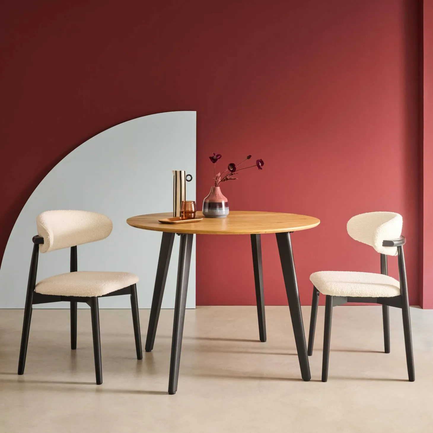 Round dining table wood effect black metal legs 4-seater