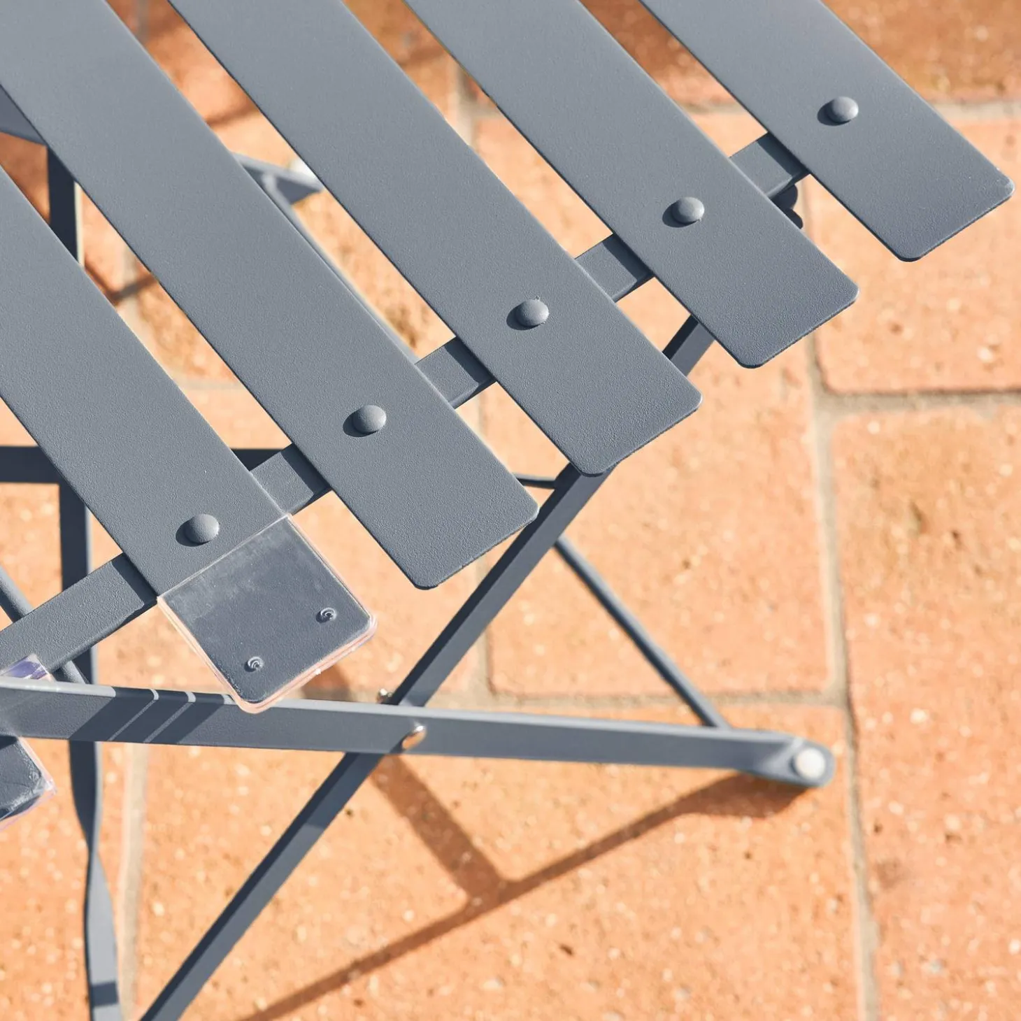 Round folding metal bistro garden table with 2 chairs