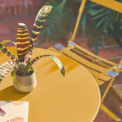 Round folding metal bistro garden table with 2 chairs