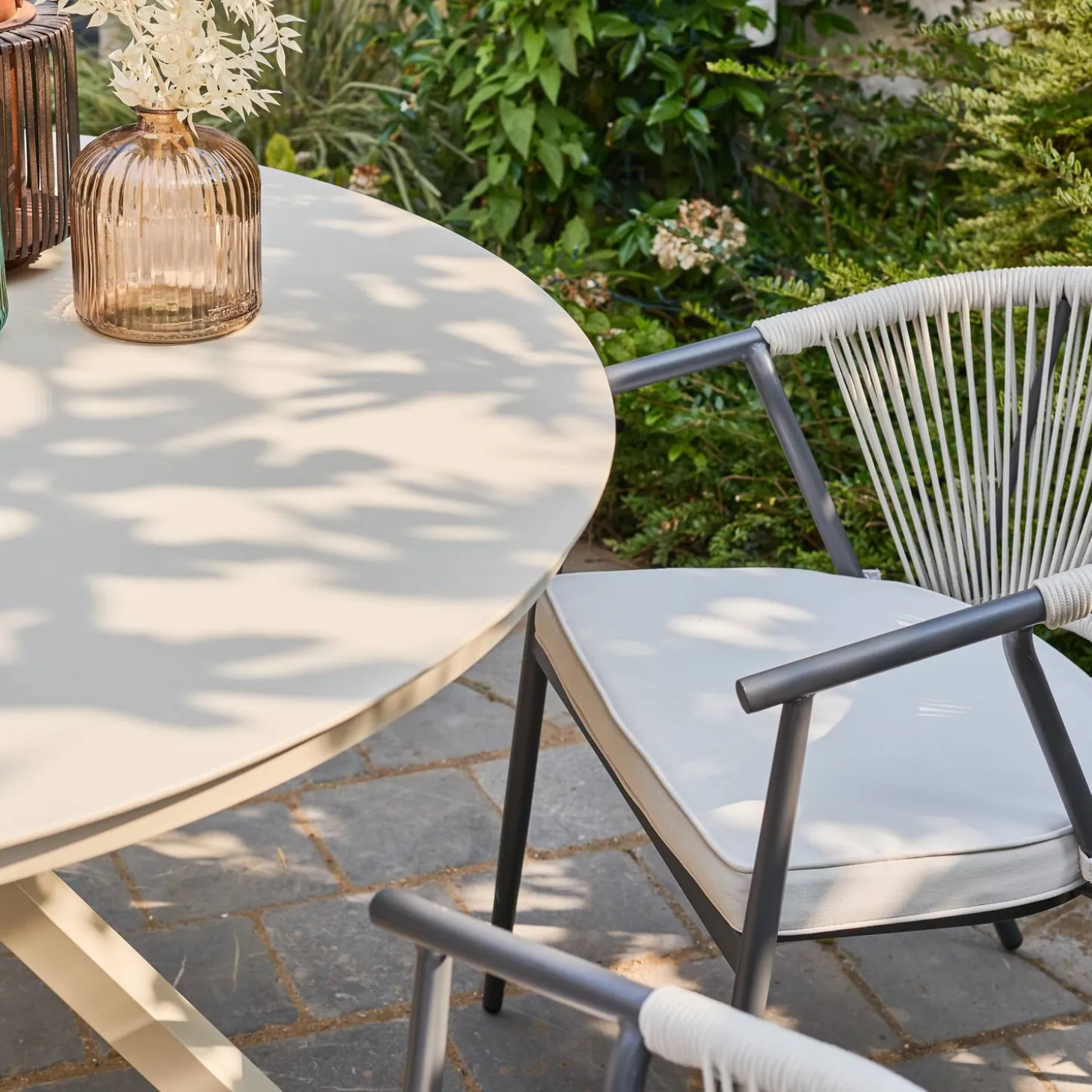 Round garden table aluminum and glass seats 6