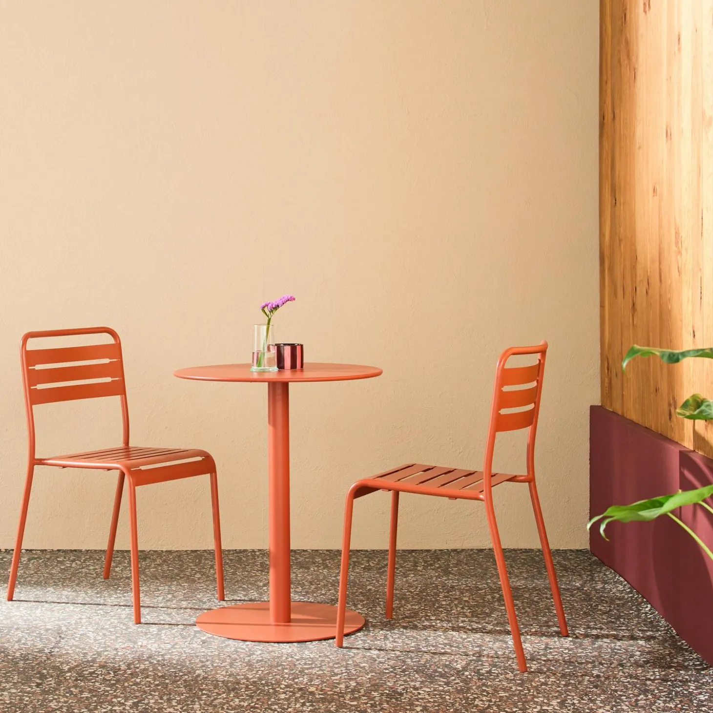 Round steel bistro garden table + 2 chairs