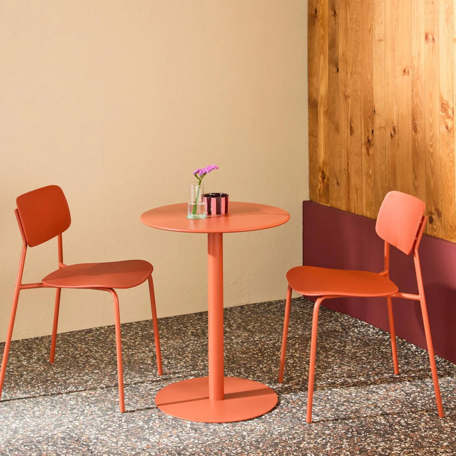 Round steel bistro garden table + 2 chairs