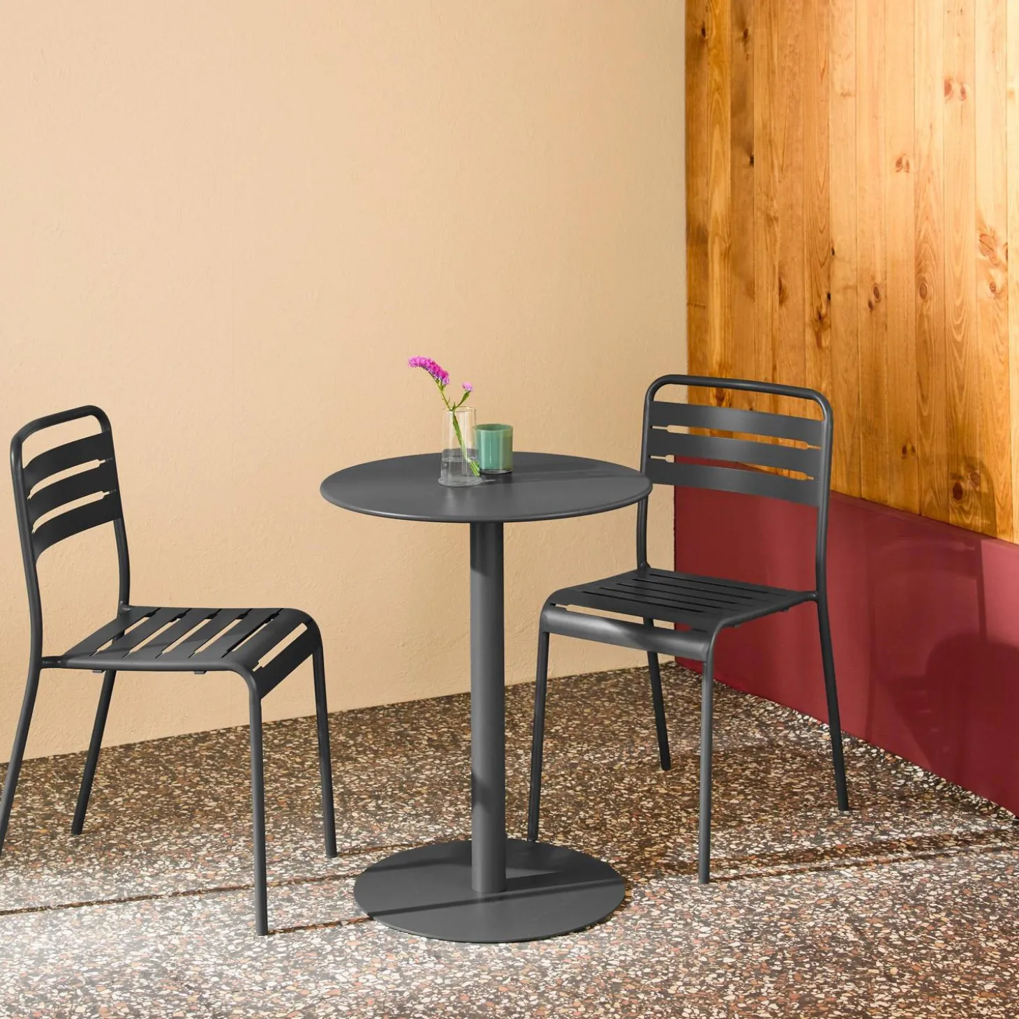 Round steel bistro garden table + 2 chairs