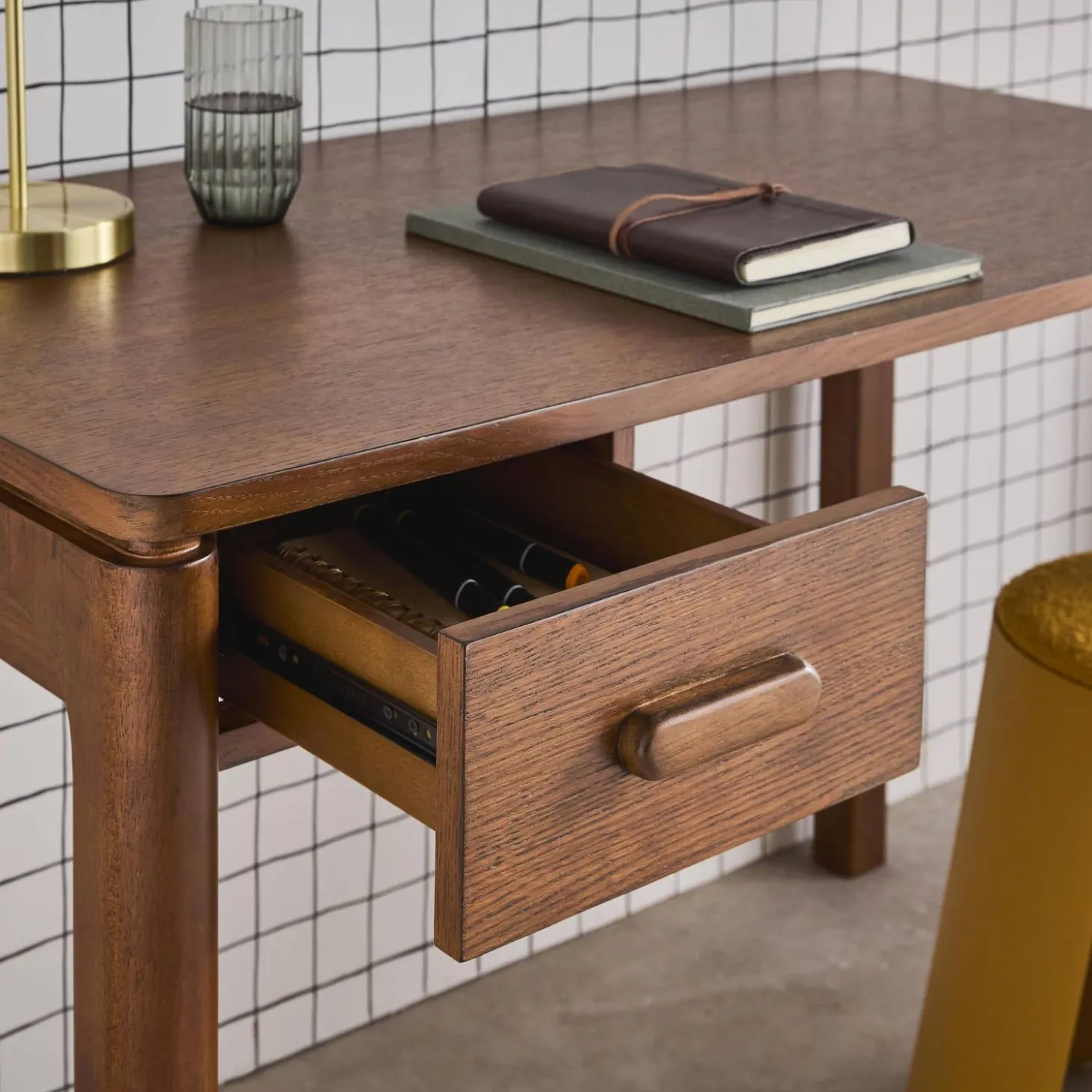 Rubberwood desk oak veneer 1 drawer