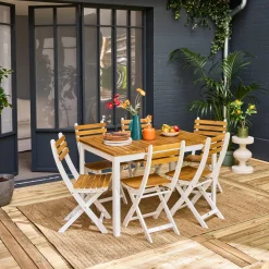 6-seater acacia garden table with rounded corners