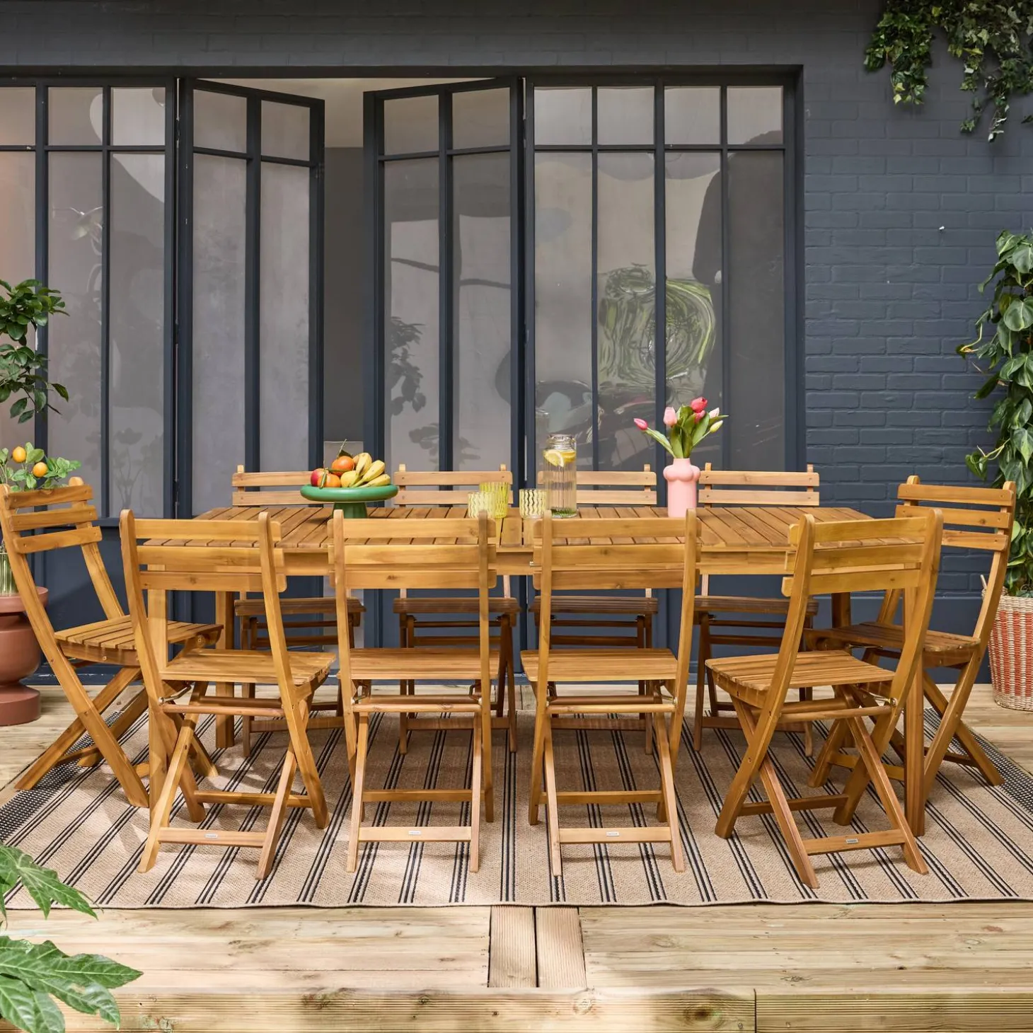 10-seater acacia garden table with rounded corners