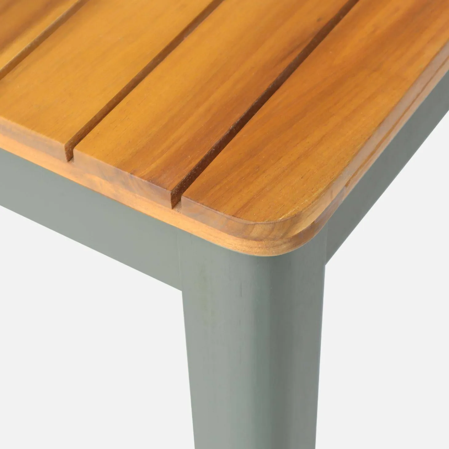 6-seater acacia garden table with rounded corners