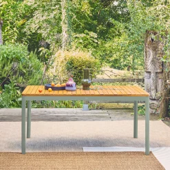 8-seater acacia wooden garden table with rounded corners