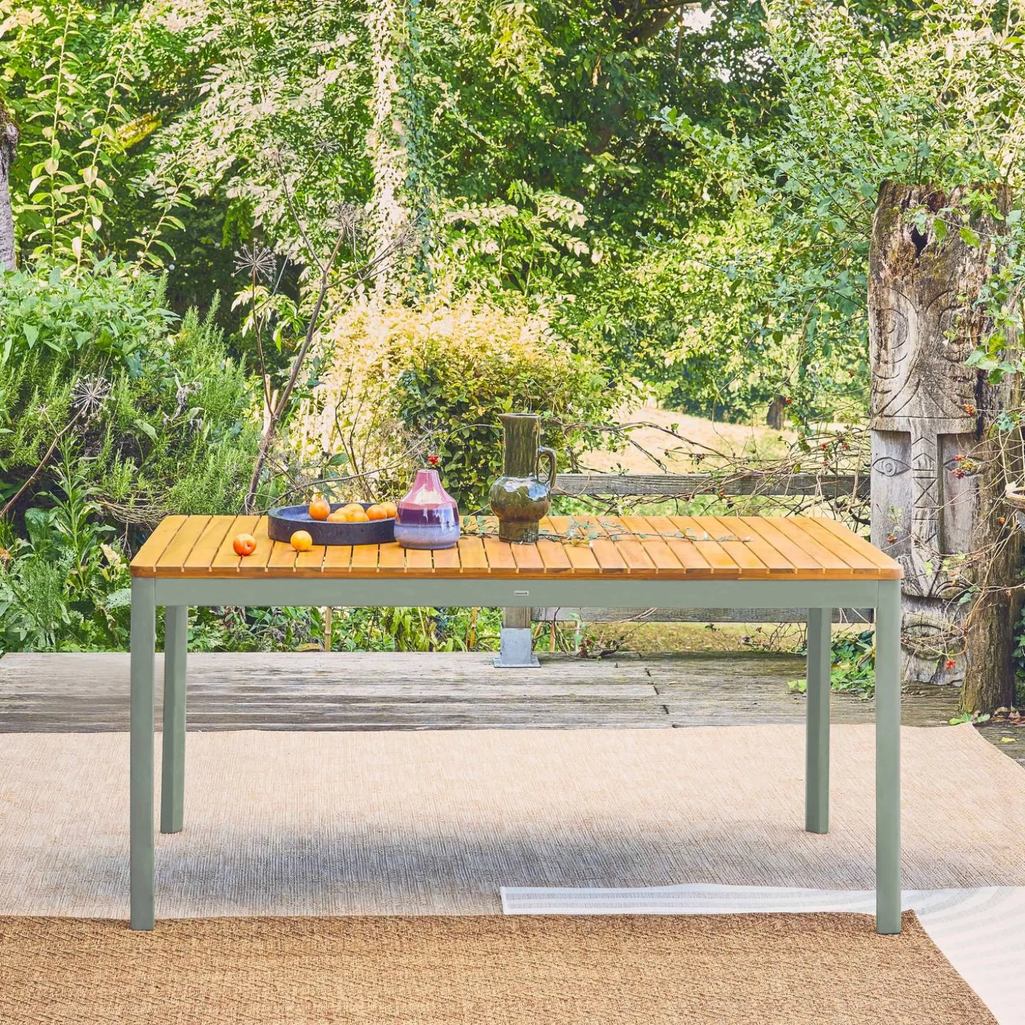 8-seater acacia wooden garden table with rounded corners