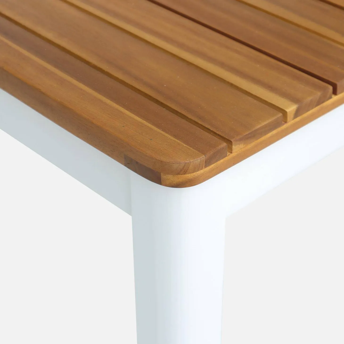 6-seater acacia wood garden table