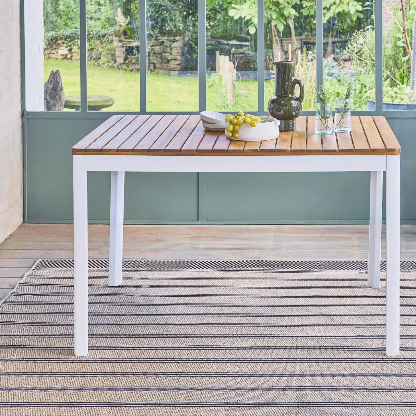 6-seater acacia wood garden table