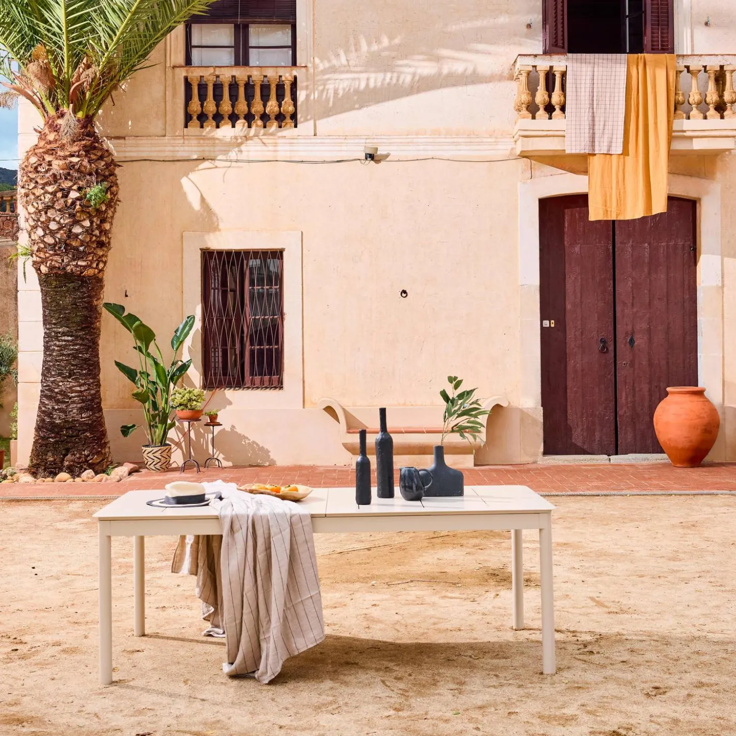 8-seater aluminium extendable garden table