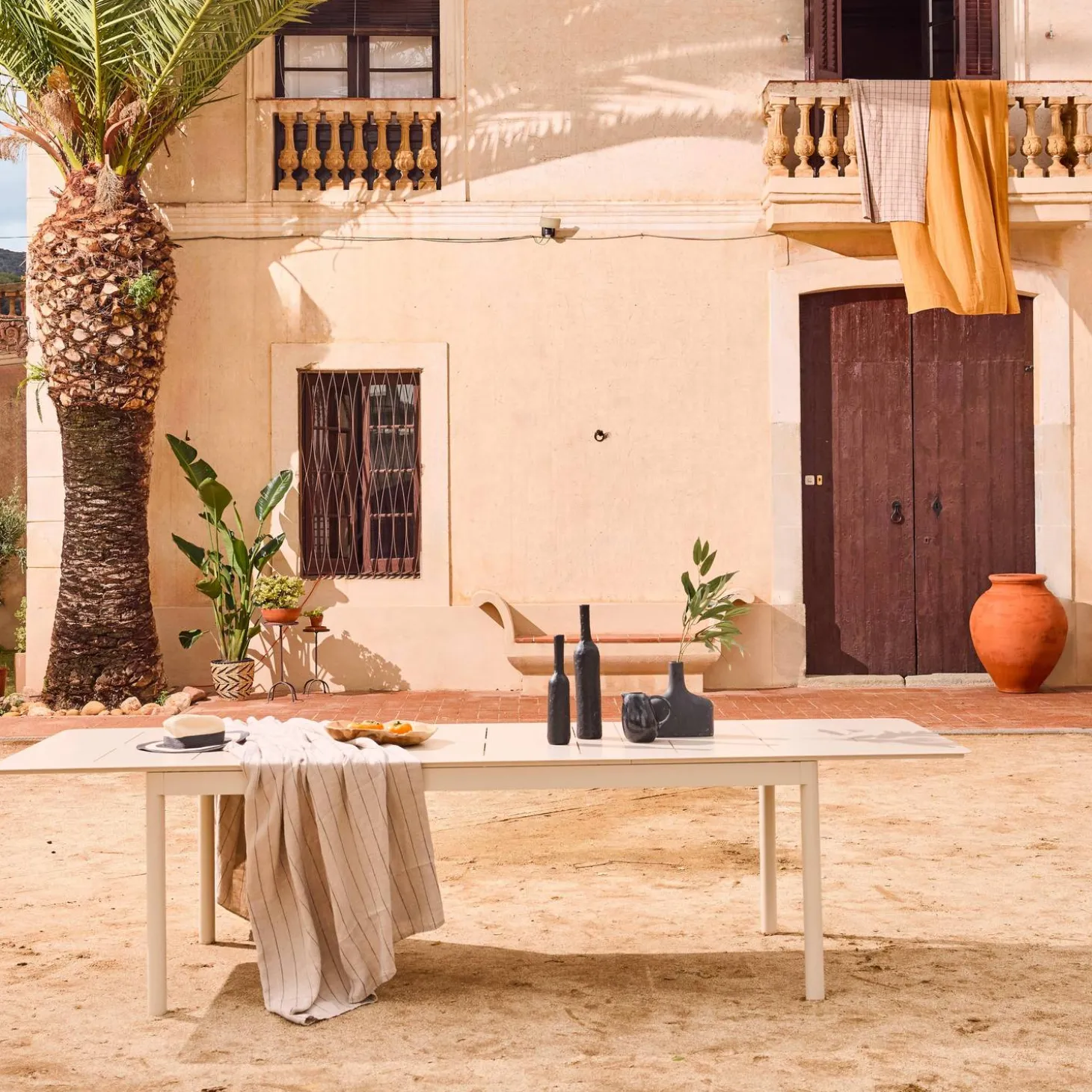 8-seater aluminium extendable garden table