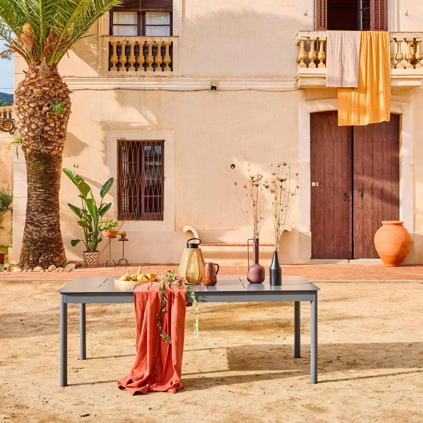 8-seater aluminium extendable garden table