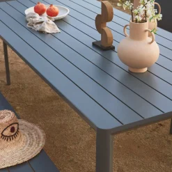 8-seater aluminium garden table