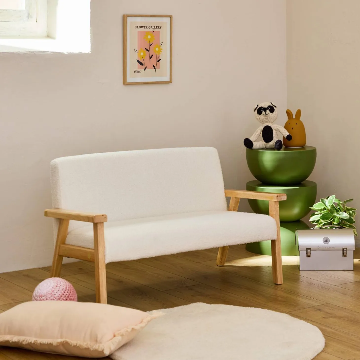 2-seater children's bench in boucle fabric and rubberwood