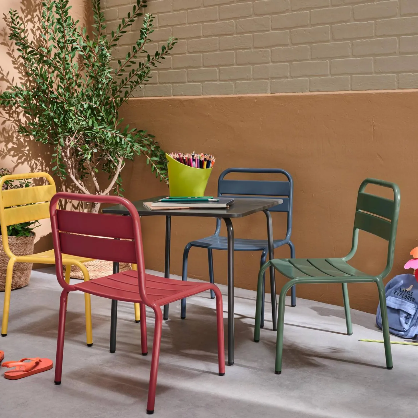 4-seater children's metal table and chair set