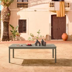 10-seater extendable aluminium garden table