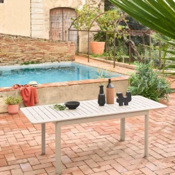 6-seater extendable aluminium garden table