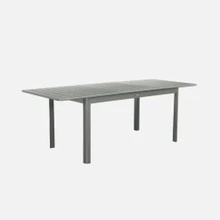 8-seater extendable aluminium garden table