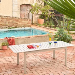 8-seater extendable aluminium garden table