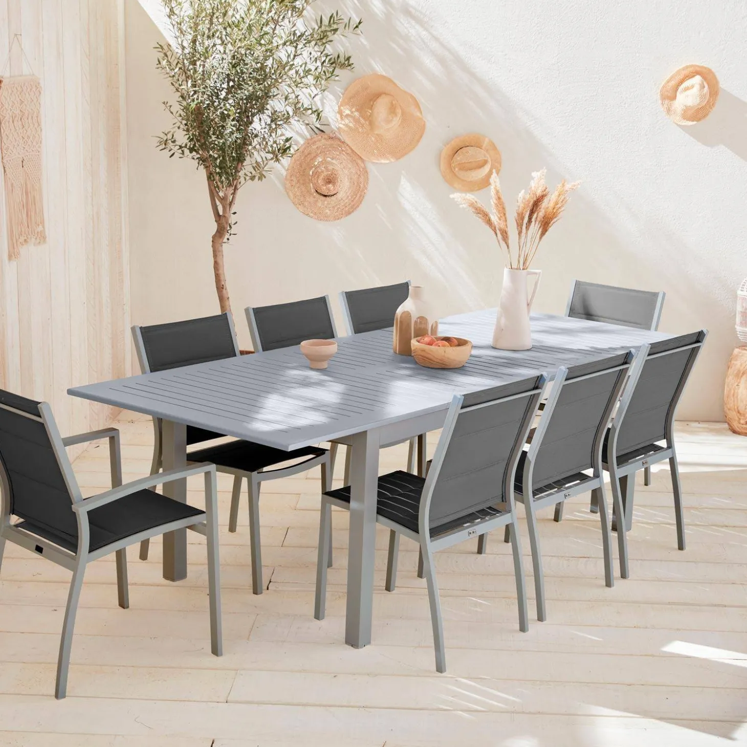 8-seater extendable aluminium garden table set with chairs