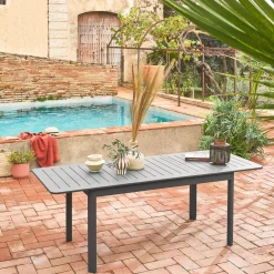 6-seater extendable aluminium garden table