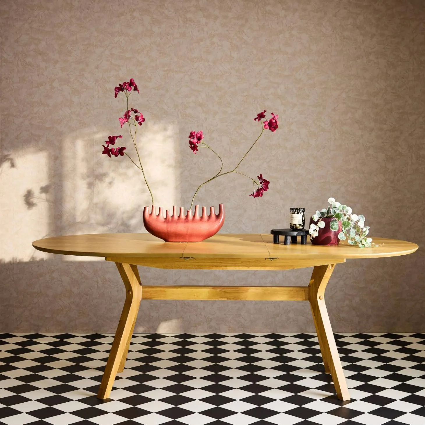 6-8 seater extendable dining table