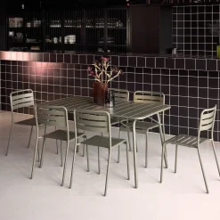 6-seater folding metal garden table with 6 chairs
