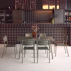 6-seater folding metal garden table with 6 chairs