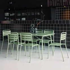 6-seater folding metal garden table with 6 chairs