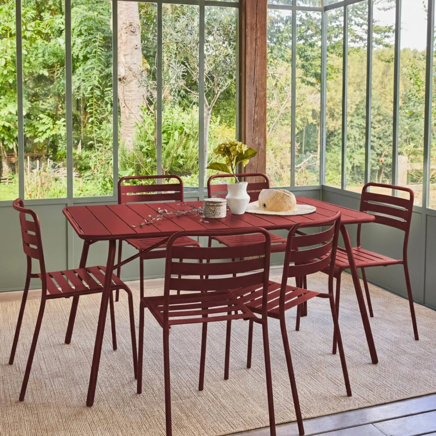 6-seater folding metal garden table with 6 chairs