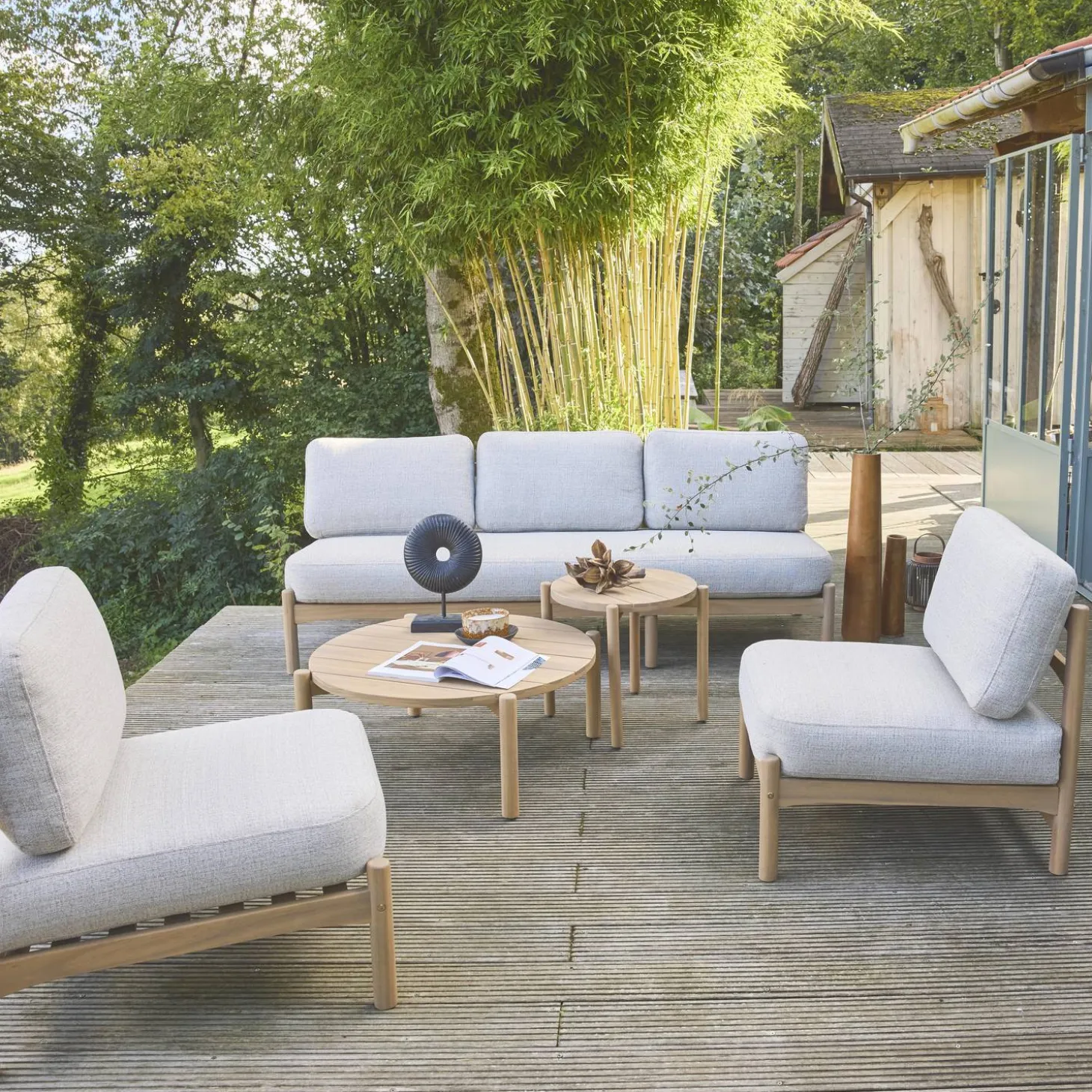 5-seater garden furniture set in acacia wood