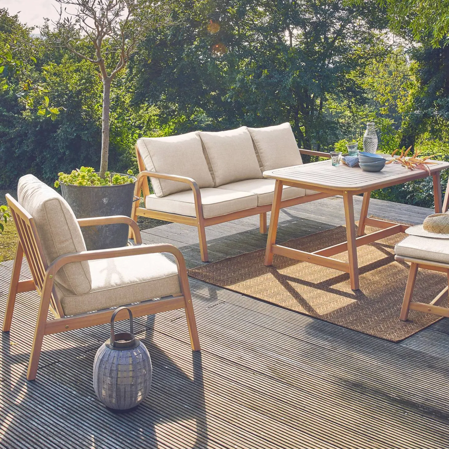 7-seater garden lounge in acacia wood