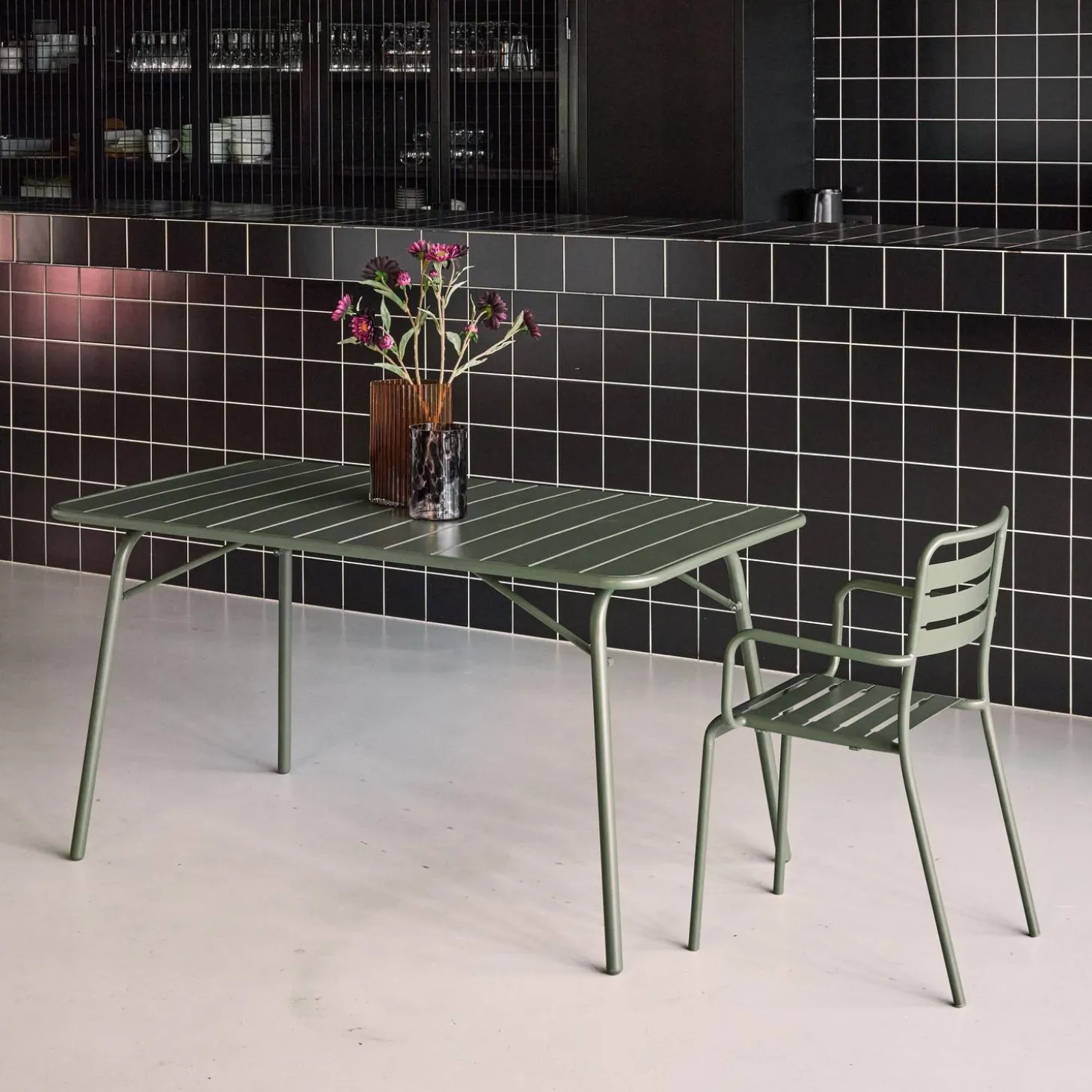 4-seater metal folding garden table 140cm