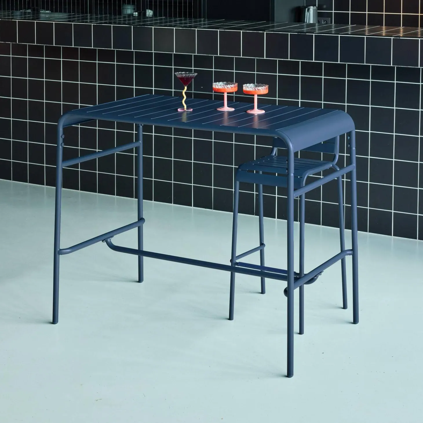 4-seater metal garden bar table